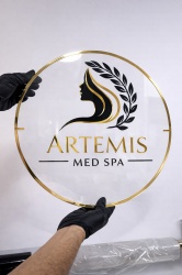 Firmă Rotundă din Plexiglas cu Logo Oglindă – Model Premium Black & Gold