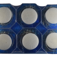Bolduri in cutie de plastic cu burete