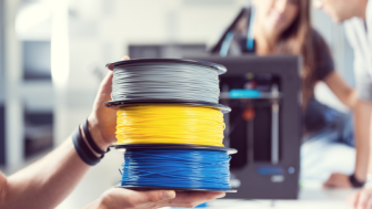 Ce material să aleg pentru printare 3D? Ghid complet pe aplicații (FDM și rășină)