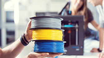 Ce material să aleg pentru printare 3D? Ghid complet pe aplicații (FDM și rășină)