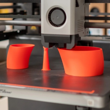 Vaza in timpul printarii din filament AzureFilm PLA Matte HS Coral 1kg - Filamente3D.ro