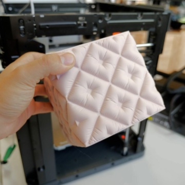 Detaliu vaza printata din filament AzureFilm PLA Matte HS Rosy 1kg - Filamente3D.ro