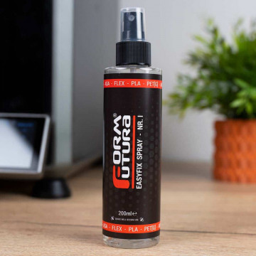 Adeziv FormFutura EasyFix – Nr. I (atomizor de 200 ml) amplasat pe birou - Filamente3D.ro