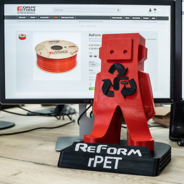 Trofeu printat 3D din filament 1.75mm FormFutura ReForm rPET Red (rosu) 1kg - Filamente3D.ro
