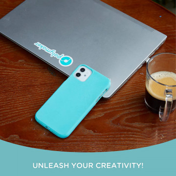 Telefon cu carcasa printata din filament Polymaker PolyFlex TPU-90A Teal 750g - pus pe laptop - Filamente3D.ro