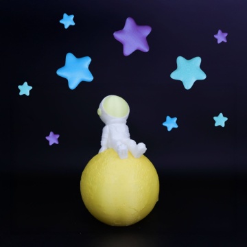 Astronaut pe luna printat din filament Panchroma PLA Celestial White 1kg si din alte culori - Filamente3D.ro