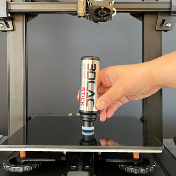 Aplicare pe platforma a stickului adeziv 3DLac stick 80ml - Filamente3D.ro