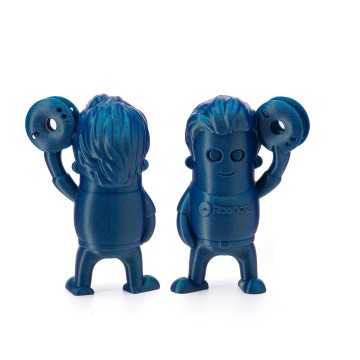 Statueta omulet cu rola in mana printat din filament Fiberlogy Easy PLA Spectra Blue 850g - Filamente3D.ro