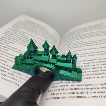 Semn de carte care tine paginile - printat din filament 1.75 mm FormFutura High Gloss PLA - ColorMorph Blue&Green (albastru si verde) 750g - Filamente3D.ro