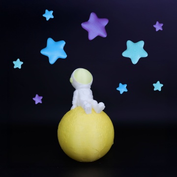 Astronaut pe luna printat din filament Panchroma PLA Celestial Light Yellow 1kg si din alte culori - Filamente3D.ro