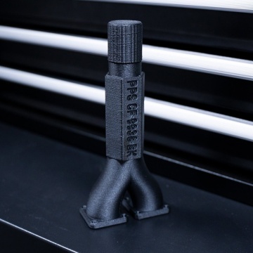 Detaliu piesa printata din filament 1.75 mm FormFutura LUVOCOM 3F PPS CF 9938 (negru) 500g - Filamente3D.ro