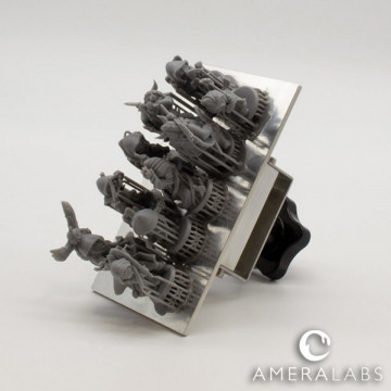 Miniaturi pe platforma, printate din rasina AmeraLabs AMD-3 Grey - Filamente3D.ro