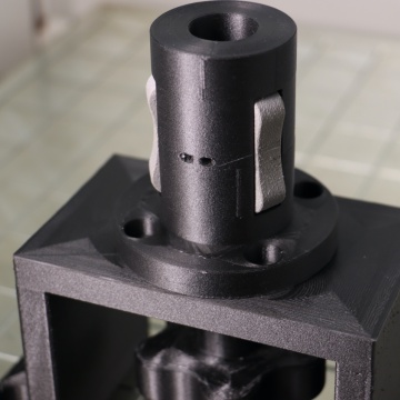 Detaliu piesa auto printata din filament Polymaker Fiberon PA12-CF10 - Filamente3D.ro
