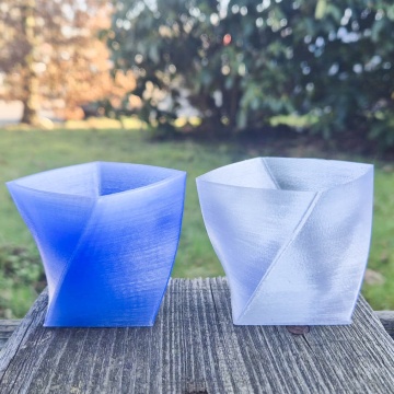 Vaza printata din filament 1.75mm FormFutura Transparent PLA Arctic Blue 1kg si alte culori - Filamente3D.ro