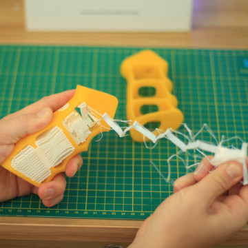 Inlaturare cu usurinta de pe maner a structurii suport printata din filament Polymaker PolySupport Breakaway 750g - Filamente3D.ro