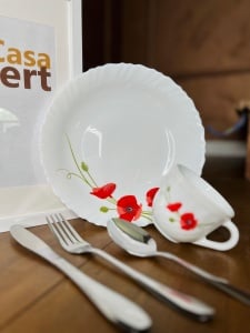 Set 6 farfurii si 6 cesti opal + 6 tacamuri inox Red Carnation