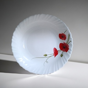 Set 6 farfurii si 6 cani opal + 6 tacamuri inox Red Carnation - Img 4