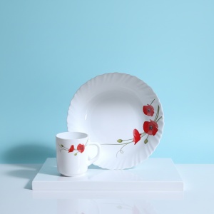 Set 6 farfurii si 6 cani opal + 6 tacamuri inox Red Carnation