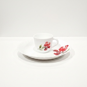 Set 6 farfurii si 6 cesti opal + 6 tacamuri inox Sabrina Red - Img 3
