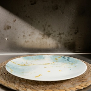 Set 6 farfurii si 6 cesti opal + 6 tacamuri inox Green pentru parastase si inmormantari - Img 3