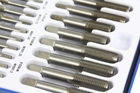 Set 110 piese de tarozi și filiere Mar-Pol în valiză metalică, pentru filetare metrică M2-M18 - Img 4