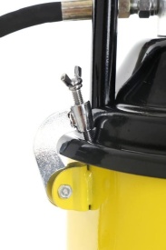 Smarownică pneumatică automată KraftDele KD1444, rezervor 15L, cu roți și furtun cu pistol pentru gresare eficientă - Img 11