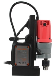 Mașină de găurit cu talpă magnetică 1200W MAR-POL M79220 – forță de prindere 13000N, mandrină 1.5-16mm, valiză transport inclusă - Img 9