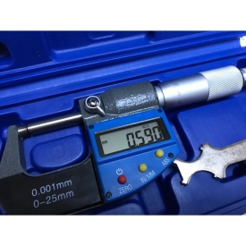Micrometru digital cu LCD de 0-25mm si precizie 0,004mm VERKE V86007 – Kraft&Dele