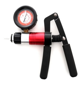 Pompă de vid manuală KraftDele KD10515 cu manometru, furtunuri și adaptoare pentru testare vacuum și aerisire sisteme auto