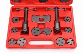 Set profesional pentru schimbarea plăcuțelor de frână 18 piese KraftDele KD10215 pentru atelier și întreținere auto - Img 4