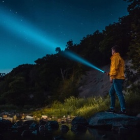 Lanternă LED din aluminiu 1300 lm cu acumulator 4000 mAh MaxRom, autonomie extinsă și rază de iluminare până la 190 m - Img 5