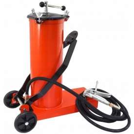 Pompa de gresat actionata la picior recipient 6L VERKE V86131 – Kraft&Dele
