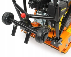 Placă compactoare 80kg MAR-POL M79511 – 6.5 CP, forță centrifugală 15kN, adâncime 30cm, motor OHV, sistem anti-vibrații, roți transport noi - Img 10