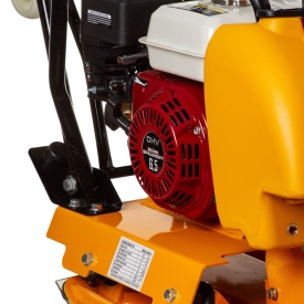 Placă compactoare 90kg MAR-POL C90 OHV M79518 – motor 4.17 CP, forță 15kN, adâncime 30cm, roți transport incluse - Img 2