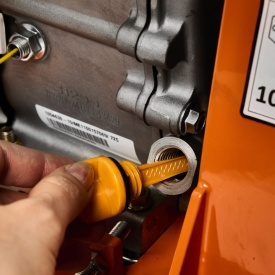 Placă compactoare pe benzină KraftDele KD1196, 7 CP, cu covor din cauciuc și roți transport, pentru pavaj, sol și lucrări de compactare - Img 12