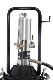 Smarownică pneumatică automată KraftDele KD1444, rezervor 15L, cu roți și furtun cu pistol pentru gresare eficientă - Img 6