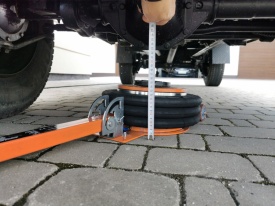 Cric pneumatic tip perna Mar-Pol M80135, 6T, cu valvă de vacuum și mâner reglabil pentru service auto și garaj - Img 12