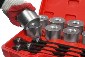 Set extractor bucșe cauciuc Mar-Pol M80445 cu adaptoare și prese filetate pentru atelier auto și lucrări de presare - Img 2