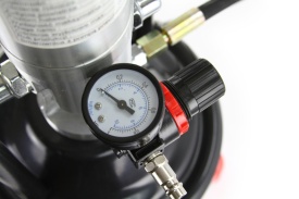 Smarownică pneumatică Mar-Pol 12L M78058, cu furtun 4 m, pistol rotativ și accesorii pentru ungere utilaje și echipamente - Img 7