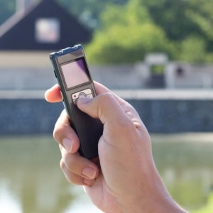 iUni REP308 Мини цифров видеорекордер, 8GB, безжичен микрофон, FM радио/MP3 плейър, гласово активиране - Img 5