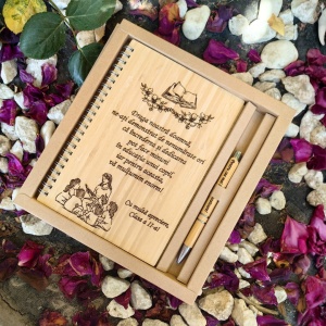 Agendă din Bambus Personalizată – Cadou Elegant cu Mesaj Special