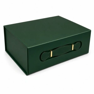 Cutie Cadou Premium 20 x 18 x 8 cm Magnetică cu Mâner și Accesorii Aurii – KRM5199