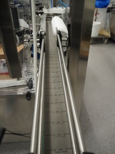 Framax S.R.L. mobile bottle labelling machine - Img 2