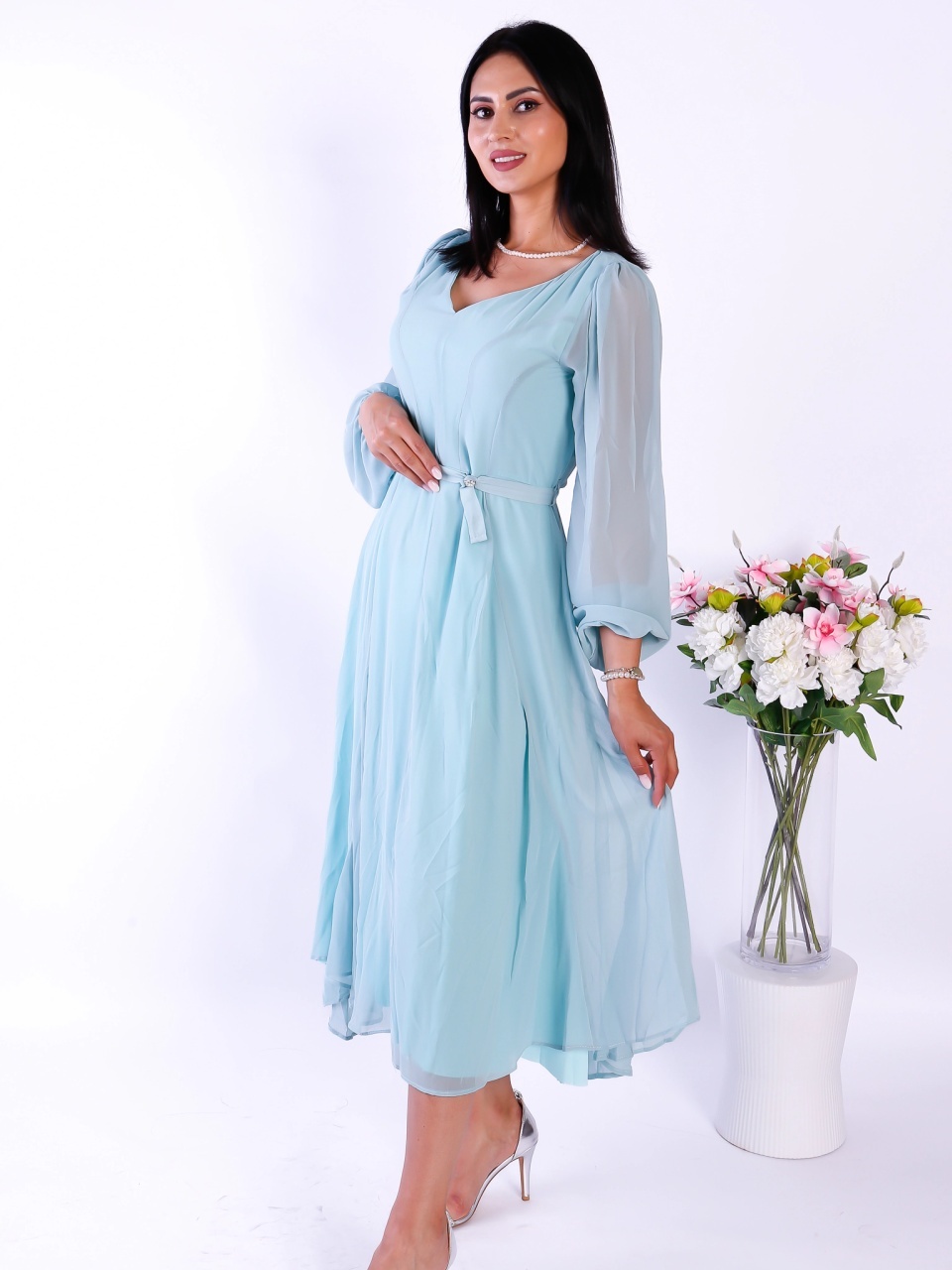 Rochie Albastră Elegantă cu Mâneci din Dantelă – Stil Feminin