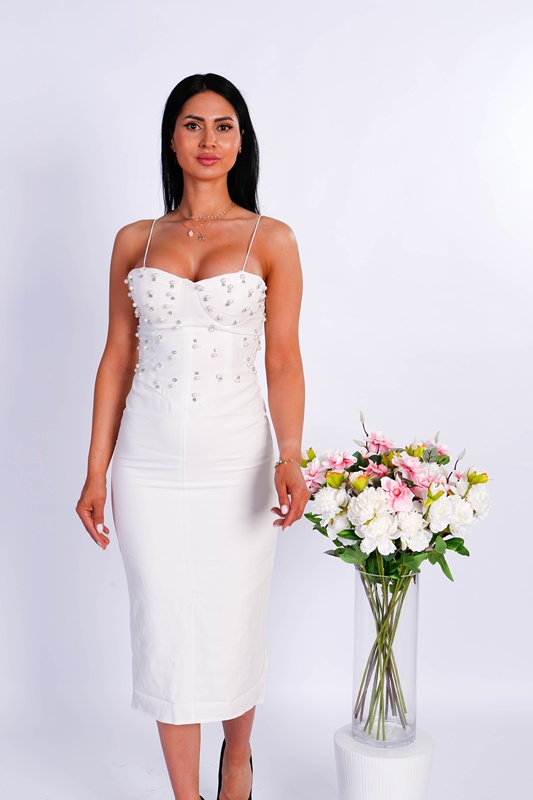 Rochie midi elegantă, alba , cu pietricele – potrivită pentru evenimente - 1 | YEO