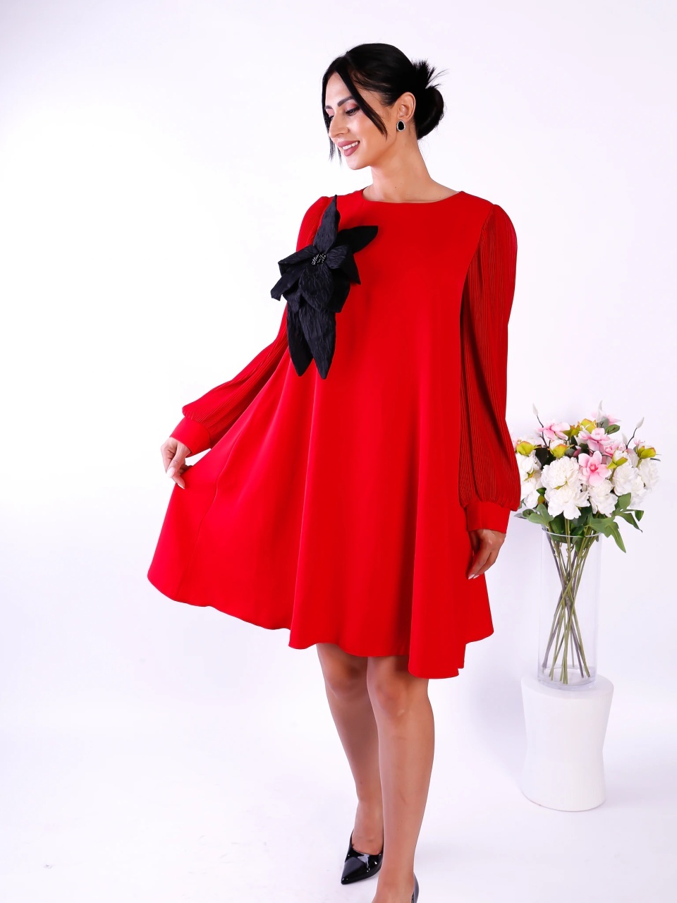 Rochie Roșie Elegantă cu Mâneci Plisate și Fundă Neagră - 3 | YEO
