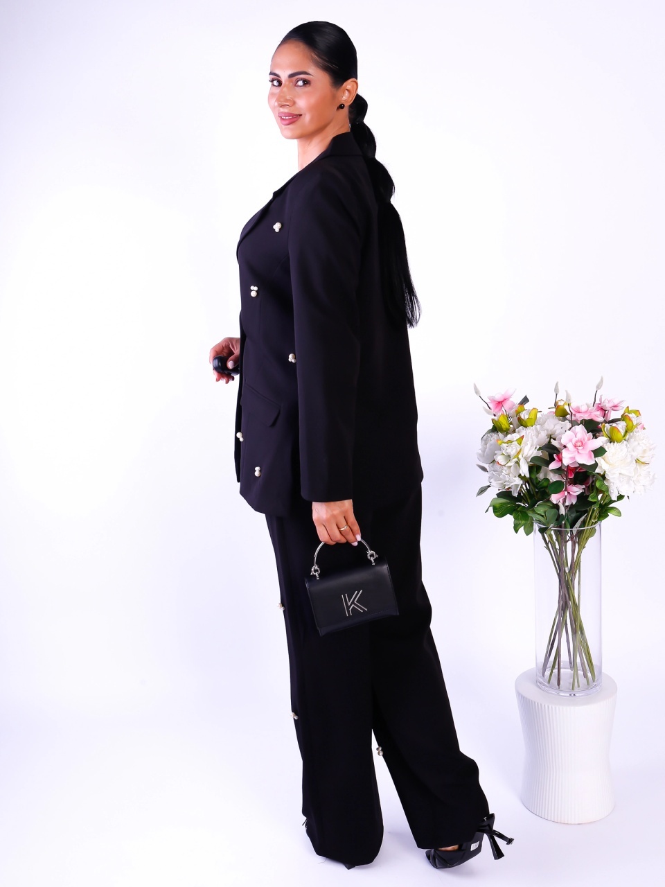 Costum damă elegant Fernanda negru cu sacou și perle decorative - 1 | YEO