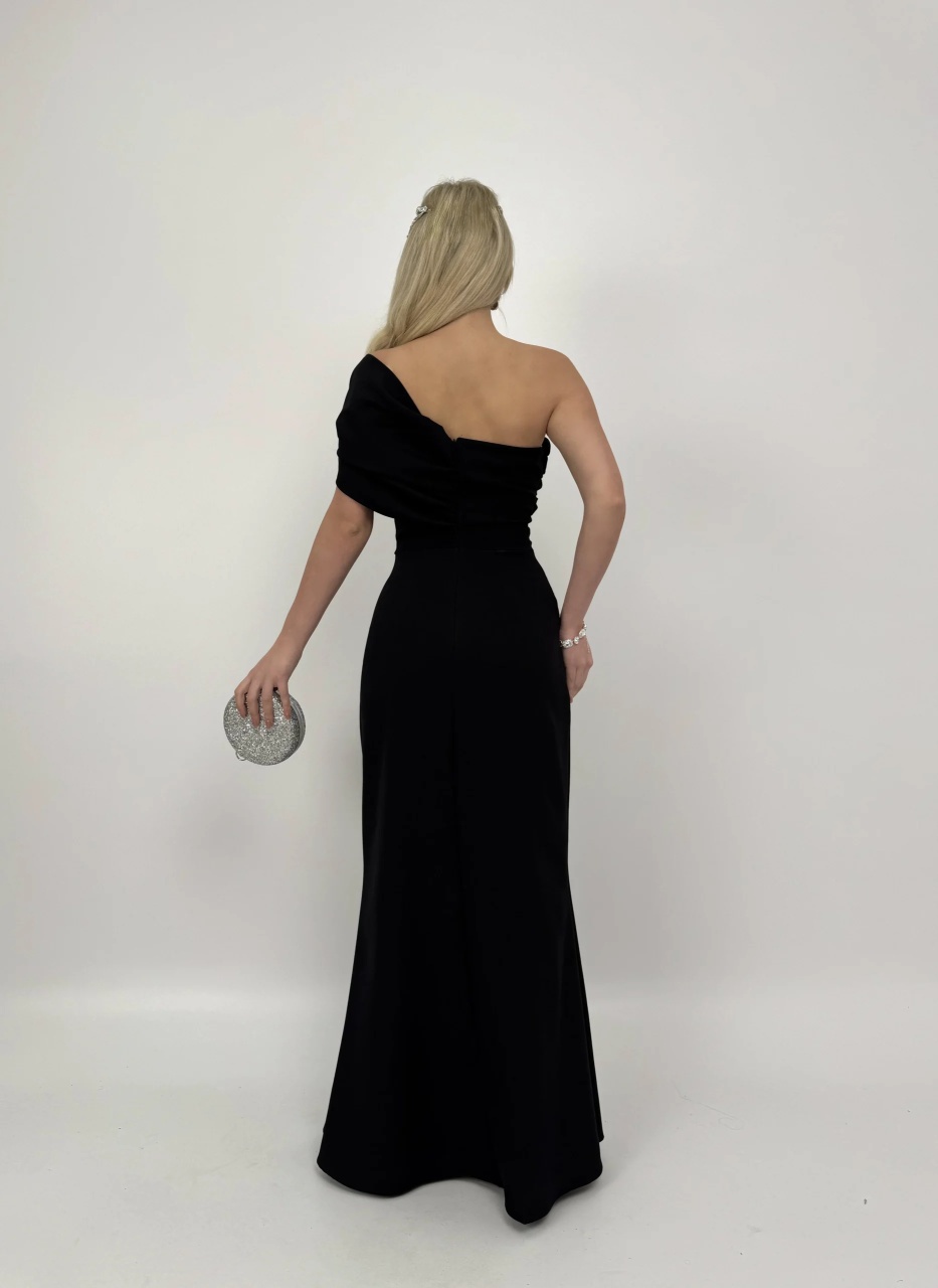Rochie Neagra ELISEE eleganta lunga accesorizata cu brosa - 3 | YEO