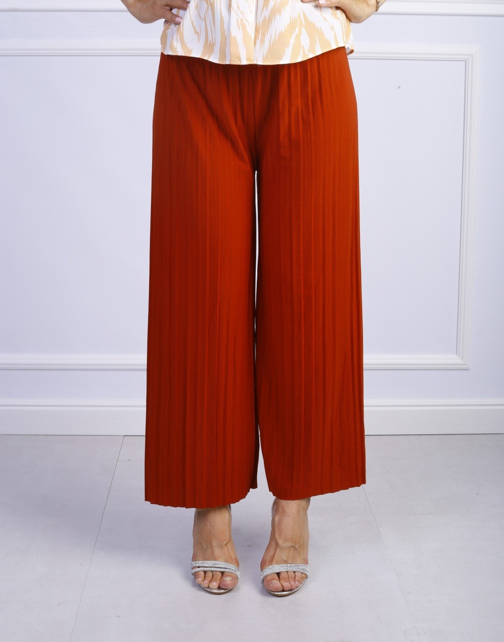 Pantaloni dama evazati cu pliuri