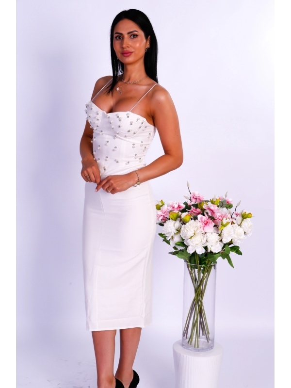 Rochie midi elegantă, alba , cu pietricele – potrivită pentru evenimente